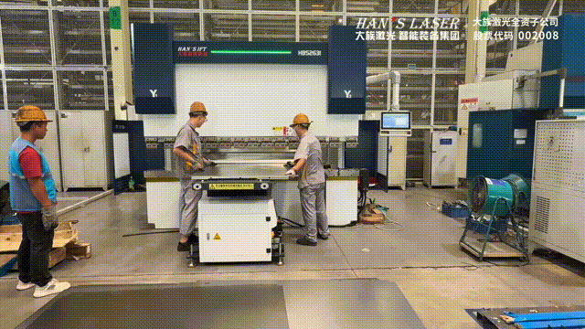 M&aacute;y chấn tandem với hệ thống hỗ trợ theo d&otilde;i